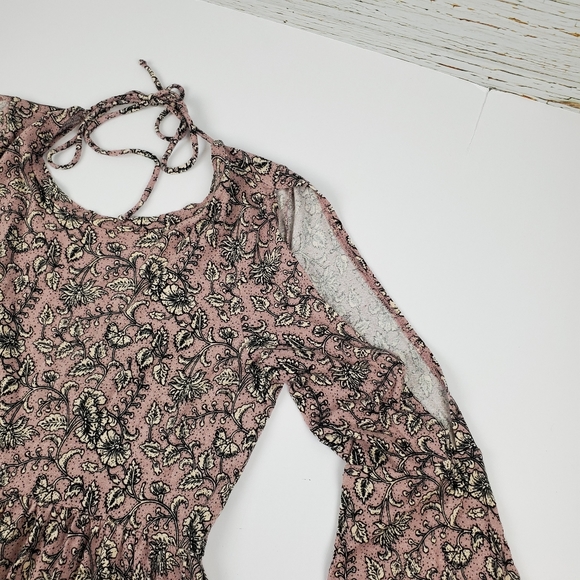 American Eagle Outfitters Cold Shoulder Top - Picture 2 of 6